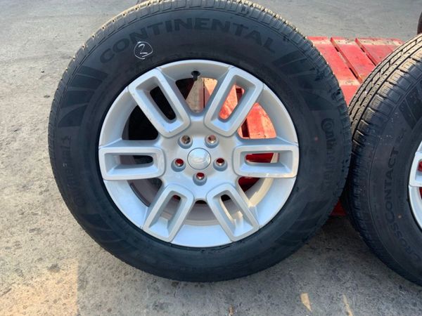 19" LAND ROVER DEFENDER ALLOYS & TYRES. 364392710