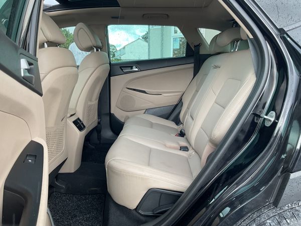 HYUNDAI TUCSON 1.7 PREMIUM SUNROOF LEATHER 364418300
