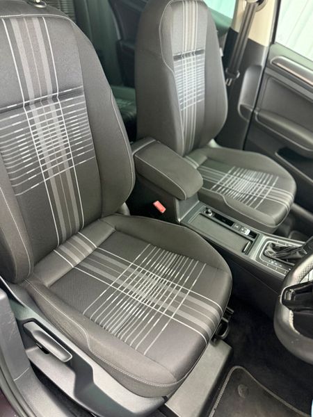 Volkswagen Golf 2015 - Automatic + Lounge spec 364442289