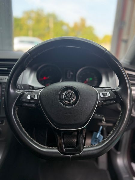 Volkswagen Golf 2015 - Automatic + Lounge spec 364442300