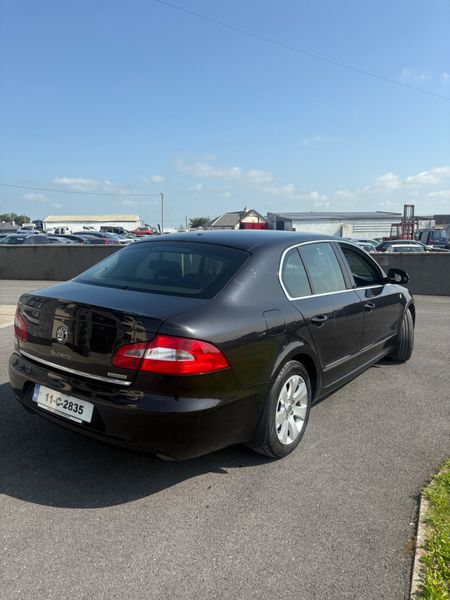 Skoda Superb 2011 364450423