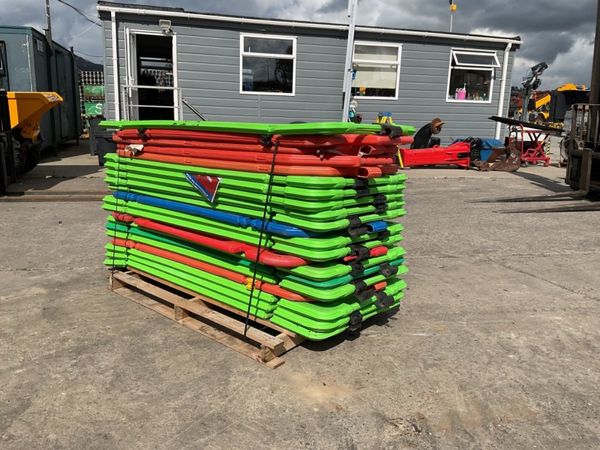 PEDESTRIAN SAFETY BARRIERS....(21) . 364479447