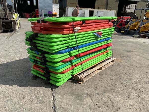 PEDESTRIAN SAFETY BARRIERS....(21) . 364479448