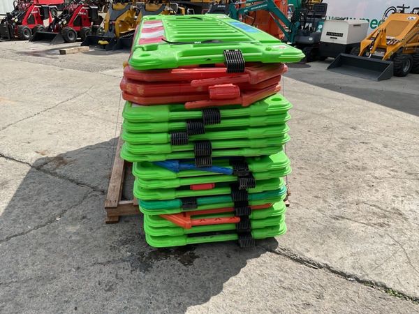 PEDESTRIAN SAFETY BARRIERS....(21) . 364479449