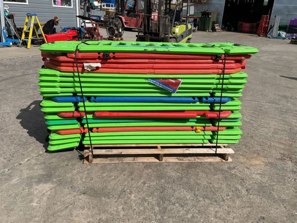 PEDESTRIAN SAFETY BARRIERS....(21) . 364479454