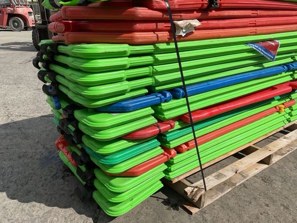 PEDESTRIAN SAFETY BARRIERS....(21) . 364479452