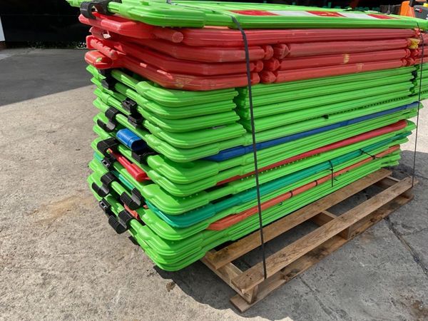 PEDESTRIAN SAFETY BARRIERS....(21) . 364479453