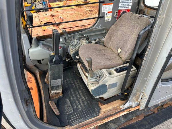 11 TON ... HITACHI ...TRACKED DUMPER....4,893 hrs 364473044