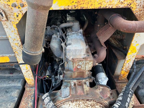 11 TON ... HITACHI ...TRACKED DUMPER....4,893 hrs 364473048