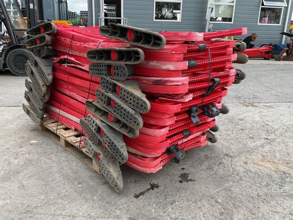 PEDESTRIAN SAFETY BARRIERS..13. 364487518