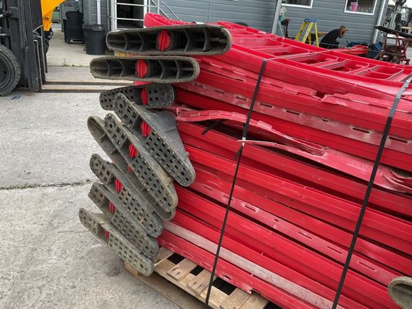 PEDESTRIAN SAFETY BARRIERS..13. 364487520