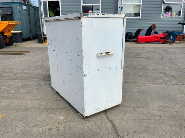 WORKSHOP TOOL STORAGE CHEST........259-4. 364537521