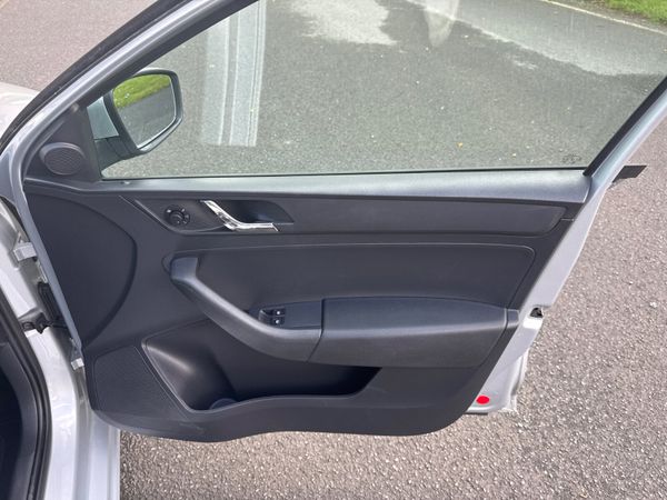 Skoda Rapid 2015 Spaceback Ambtion low mileage 364573537