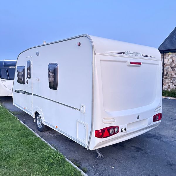 ✨STUNNING SWIFT CHARISMA 4 BERTH FIXED BED✨ 364622495