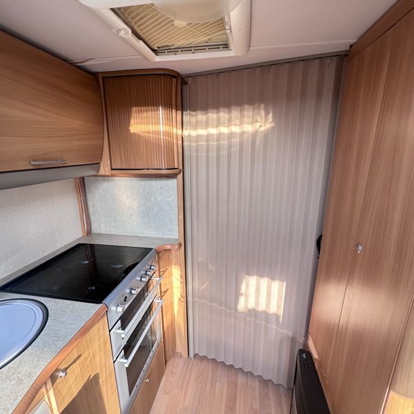 ✨STUNNING SWIFT CHARISMA 4 BERTH FIXED BED✨ 364622496