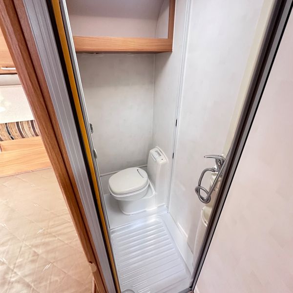 ✨STUNNING SWIFT CHARISMA 4 BERTH FIXED BED✨ 364622491