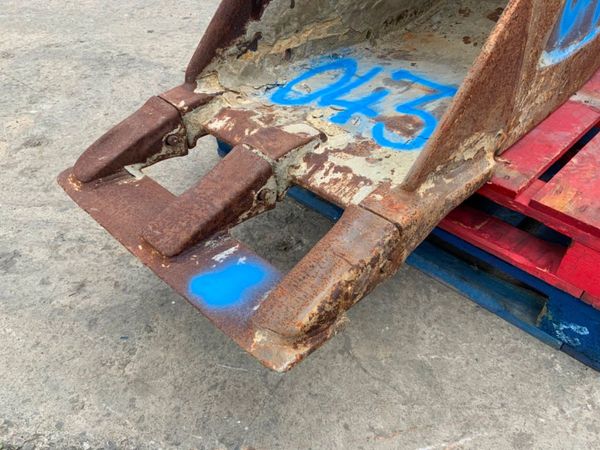 24" GEITH DIIGING BUCKET.....80mm PINS........... 364748826