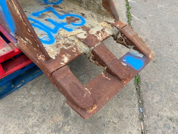 24" GEITH DIIGING BUCKET.....80mm PINS........... 364748829
