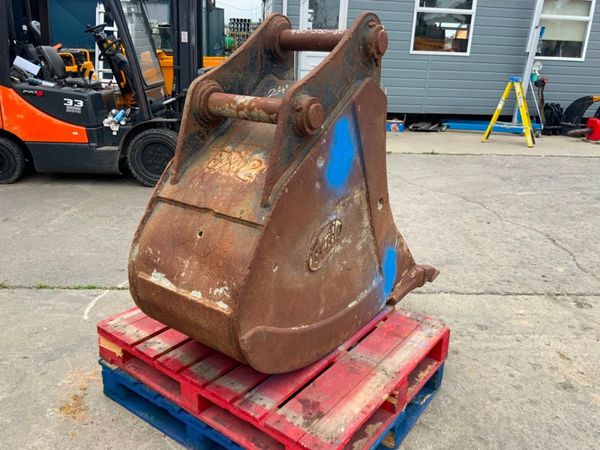 24" GEITH DIIGING BUCKET.....80mm PINS........... 364748820