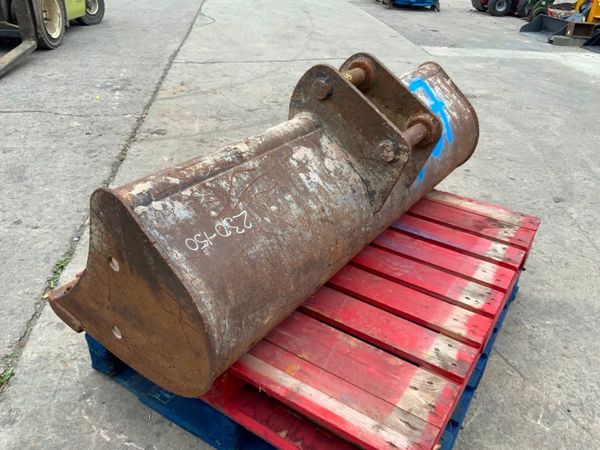 60" GRADING BUCKET....45mm PINS.......167wa. 364751079