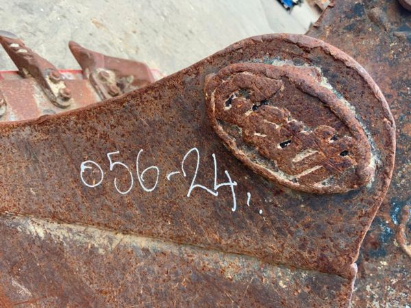 24" GEITH DIGGING BUCKET.....45mm PINS......05624. 364753097