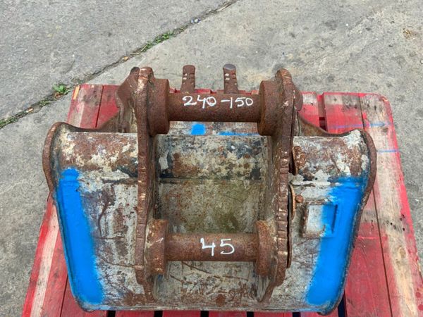 24" GEITH DIGGING BUCKET.....45mm PINS......05624. 364753092