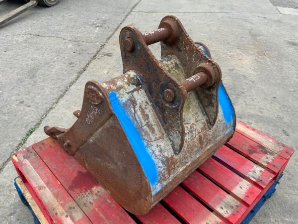 24" GEITH DIGGING BUCKET.....45mm PINS......05624. 364753093