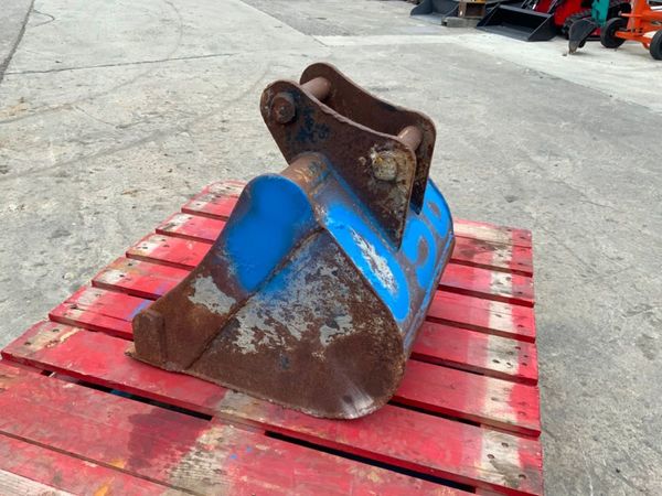 18" DIGGING BUCKET......40mm PINS.........056. 364766164