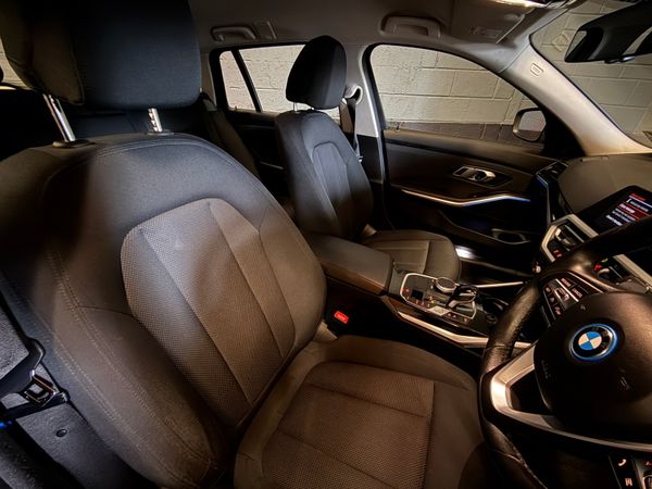 212 BMW 330e SE Pro Touring 364772884