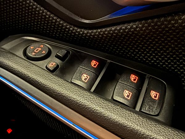 212 BMW 330e SE Pro Touring 364772901