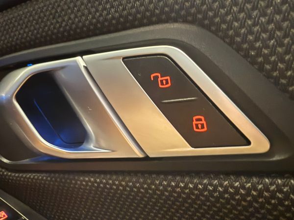 212 BMW 330e SE Pro Touring 364772902