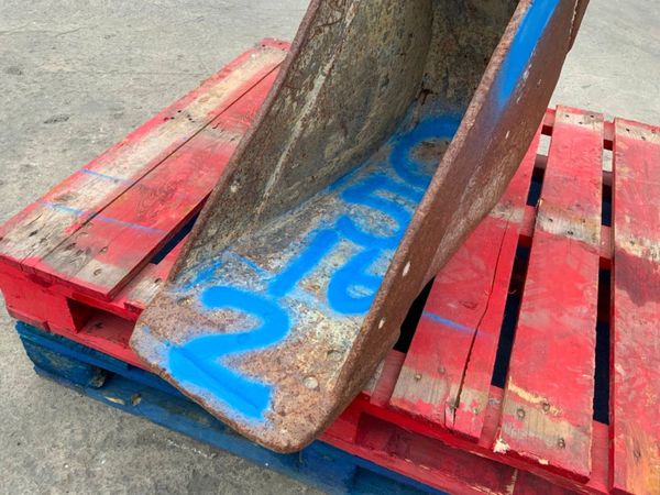 12" DIGGING BUCKET.....50mm PIN.........05612. 364783700
