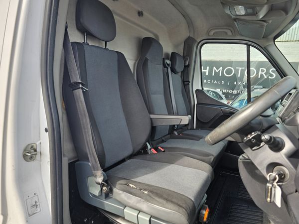 RENAULT MASTER // 04/26 DOE // PLUS VAT 364864100