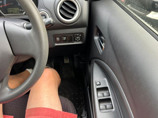 14 Mitsubishi Mirage 1.1 Automatic 364911945