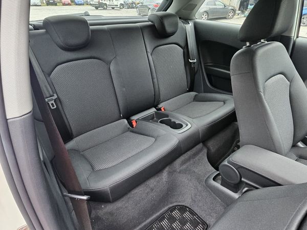 12 Audi A1 1.4 364923366