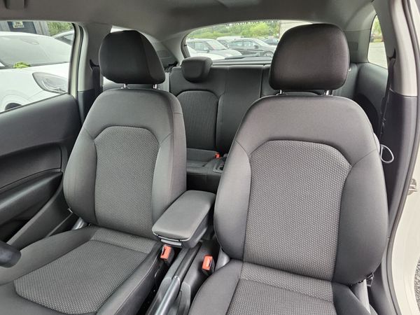 12 Audi A1 1.4 364923367