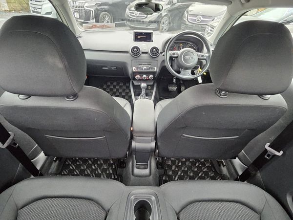 12 Audi A1 1.4 364923370