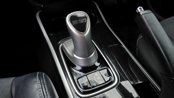 🔥 2016 Mitsubishi Outlander PHEV Intense+Automati 364944536