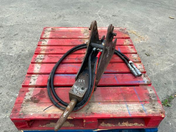 JCB hammer  BREAKER...25mm PINS.......1293t. 364968823