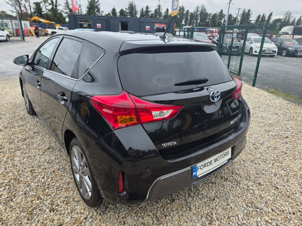 Toyota Auris 2014 364988535