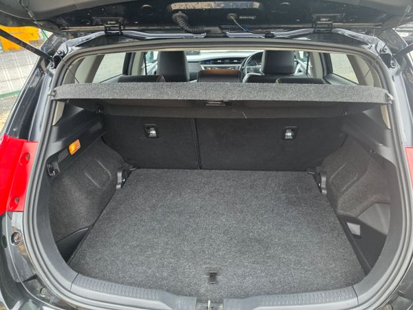 Toyota Auris 2014 364988537