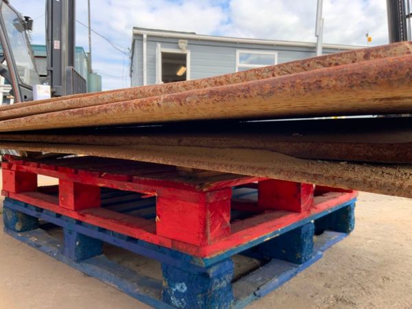 STEEL ROAD CROSSING PLATES / TRENCH COVERS. 365081387