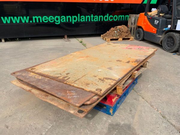 STEEL ROAD CROSSING PLATES / TRENCH COVERS. 365081394