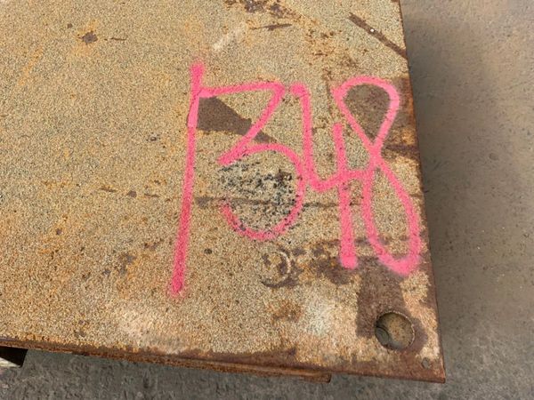 STEEL ROAD CROSSING PLATES / TRENCH COVERS. 365081390