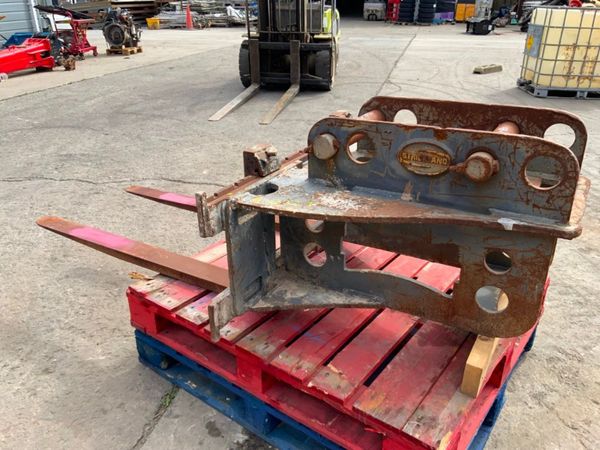 STRICKLAND PALLET FORKS...65mm PINS........1332t. 365081568