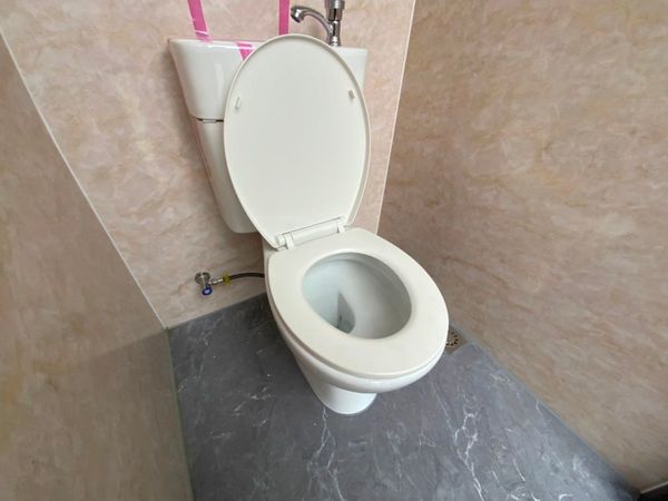 UNUSED DOUBLE CUBICLE TOILET POD.......1045m. 365109053