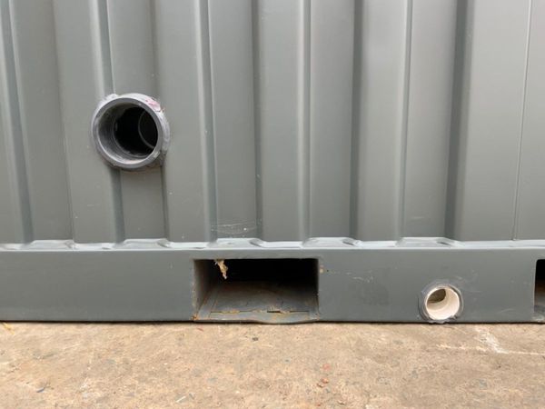 UNUSED DOUBLE CUBICLE TOILET POD.......1045m. 365109066