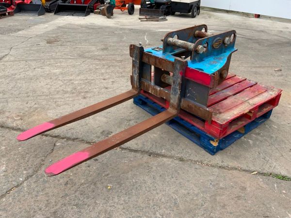 STRICKLAND PALLET FORKS....65mm / 80mm....1329t. 365101771