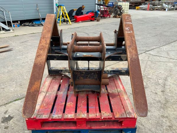 2021 JCB PALLET FORKS......65mm / 80mm.......1326 365102477