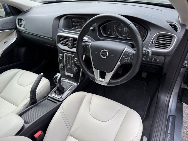 Low Kms Volvo V40! 365141183